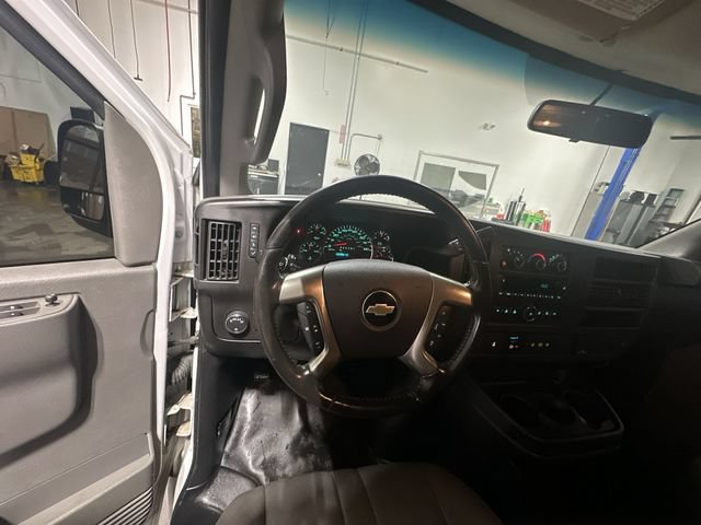 Used 2018 Chevrolet Express 2500 w/ Driver Convenience Package RWD image 15