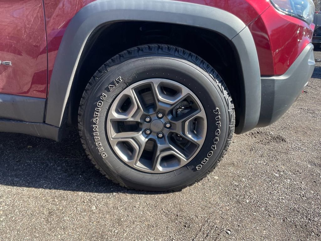 Used 2019 Jeep Cherokee Trailhawk image 30