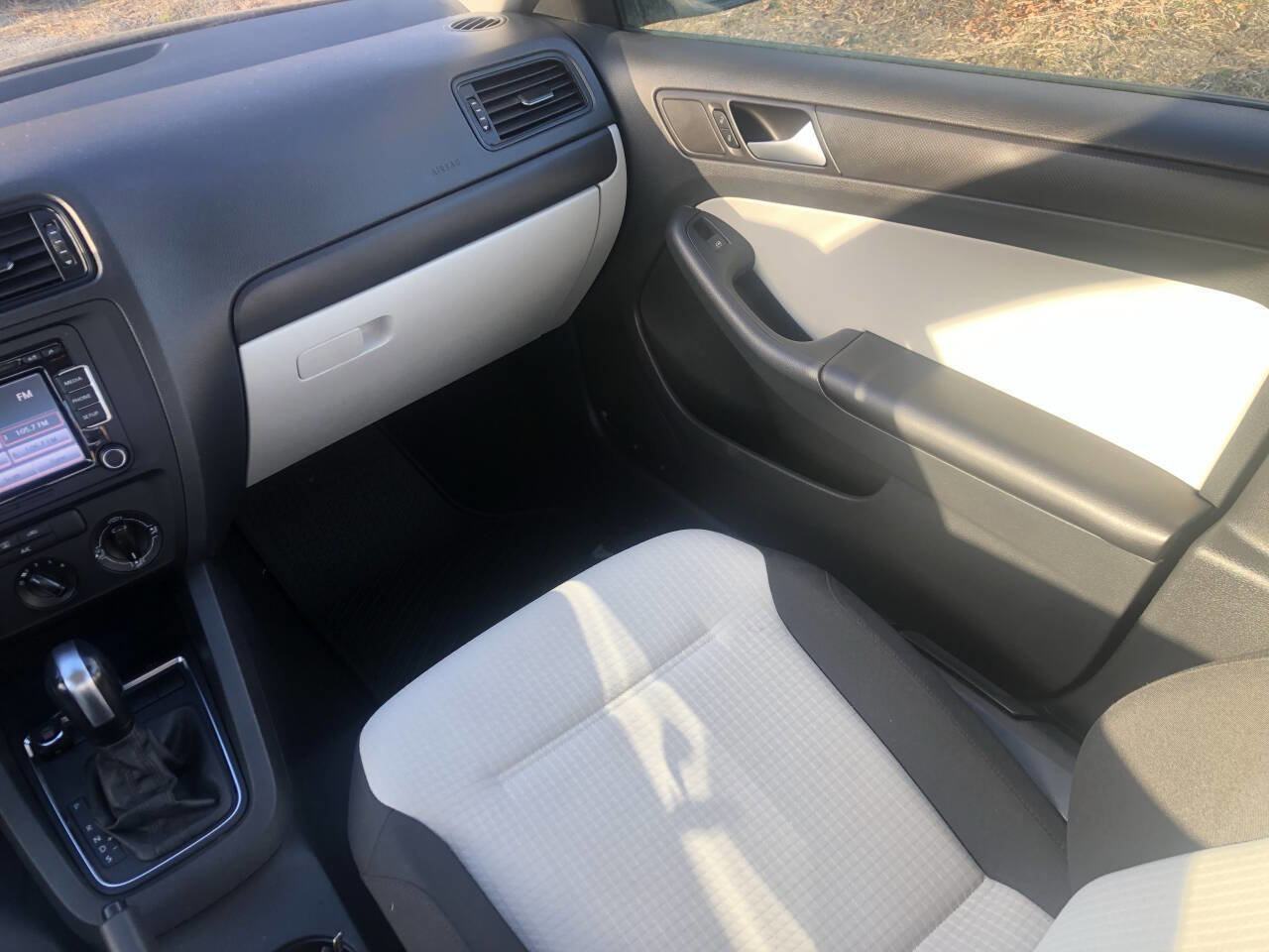 Used 2015 Volkswagen Jetta S w/ Welcome Package image 9