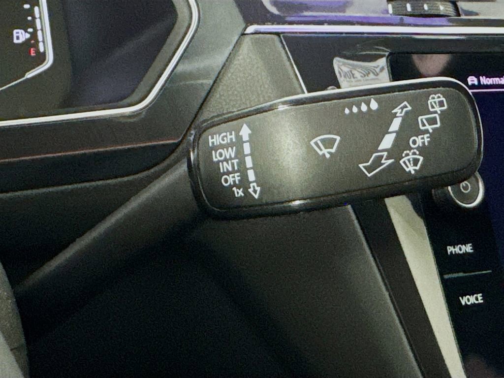 Used 2022 Volkswagen Tiguan SEL R-Line image 13