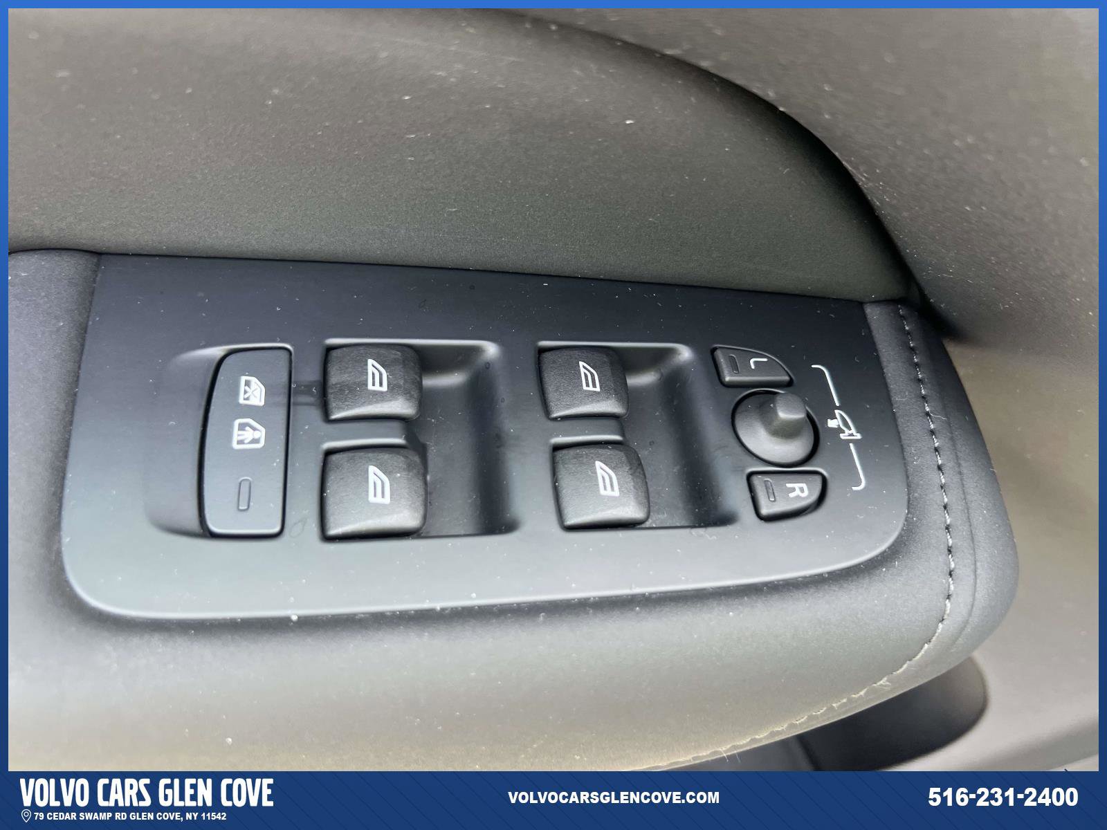 Used 2026 Volvo XC60 B5 Core w/ Climate Package PRO image 15