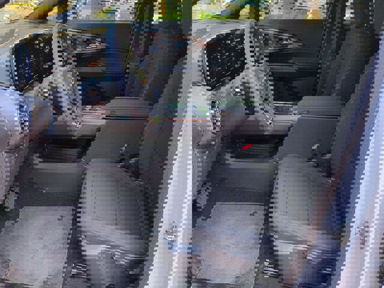 Used 2025 Chevrolet Equinox EV LT image 18