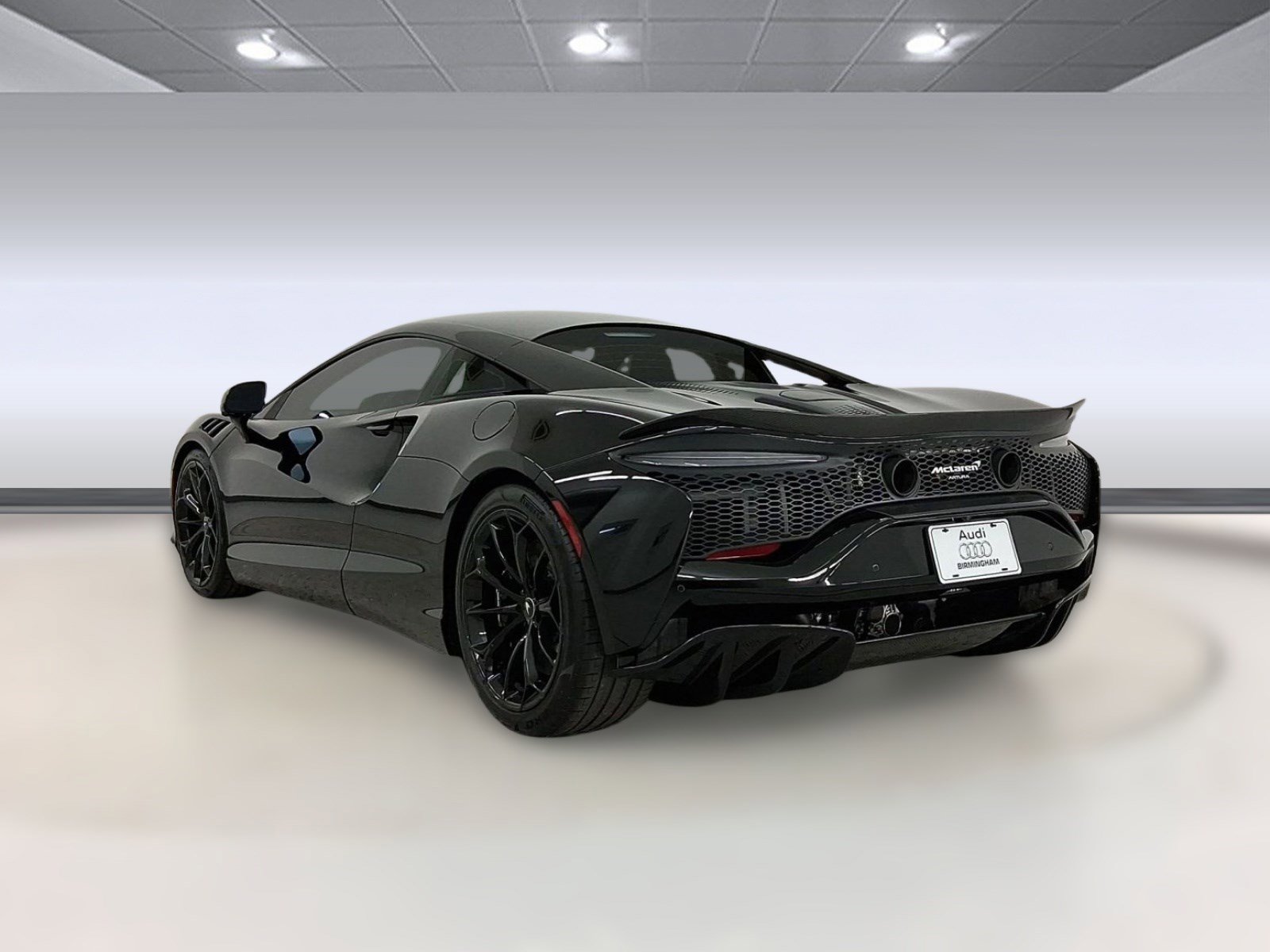 Used 2024 McLaren Artura image 3