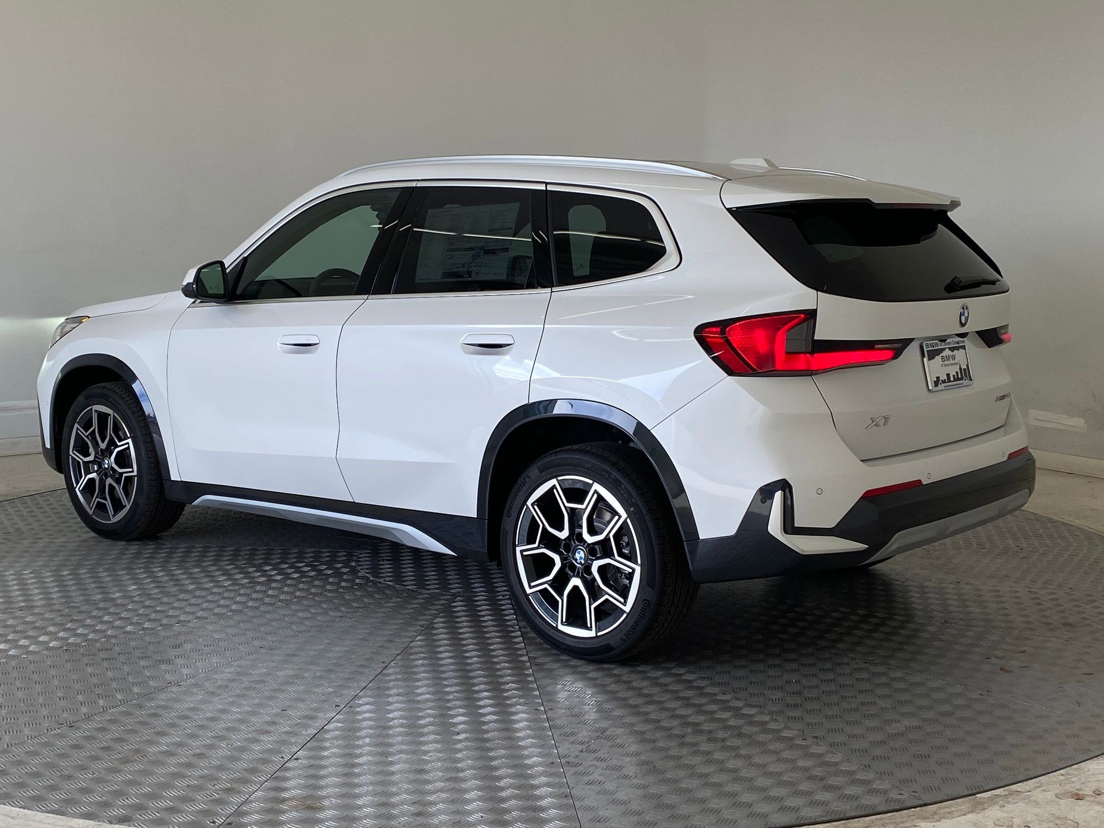 New 2026 BMW X1 xDrive28i w/ Technology Package image 3