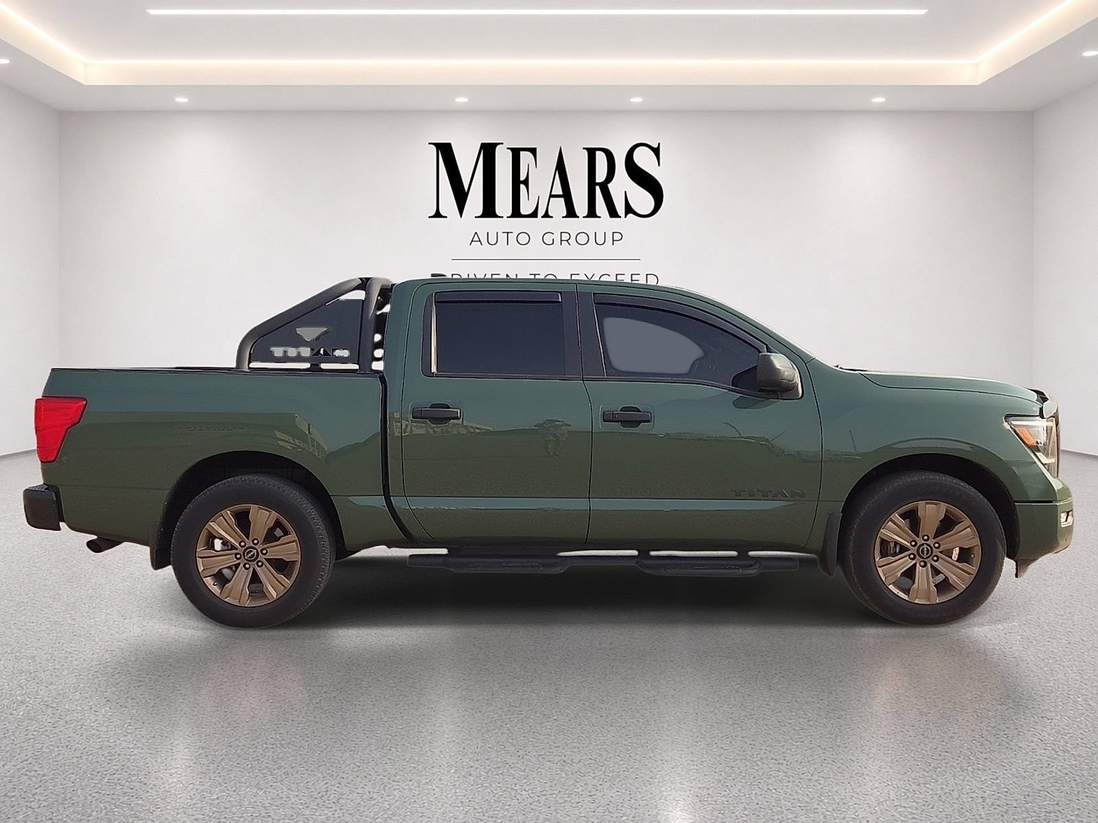 Used 2024 Nissan Titan SV w/ SV Bronze Edition Package RWD image 6