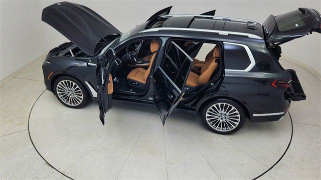 Used 2025 BMW X7 xDrive40i w/ Executive Package image 90