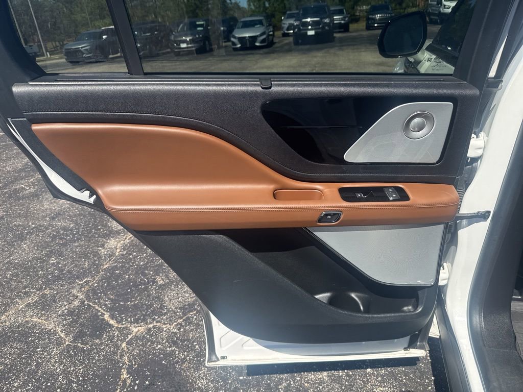 Used 2022 Lincoln Aviator Reserve w/ Equipment Group 201A AWD/4WD image 31