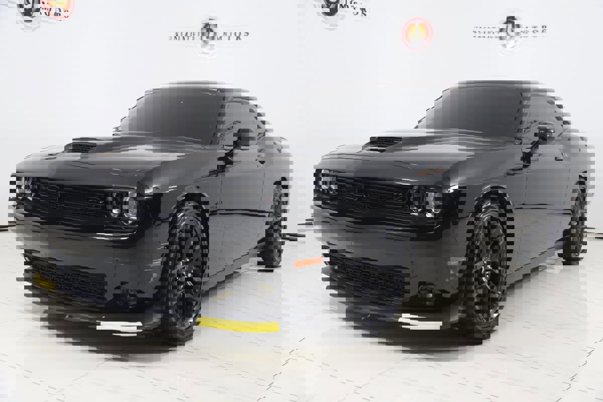 Used 2022 Dodge Challenger R/T w/ Blacktop Package image 5