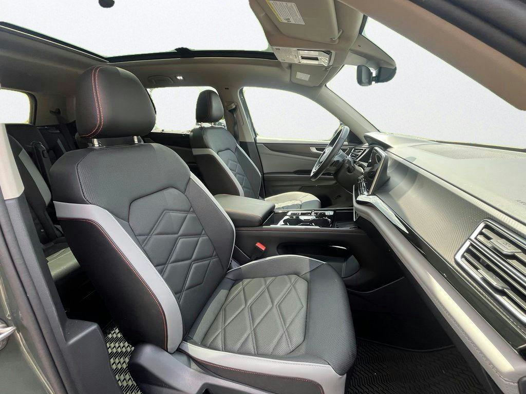 Certified 2026 Volkswagen Atlas Peak Edition AWD/4WD image 14