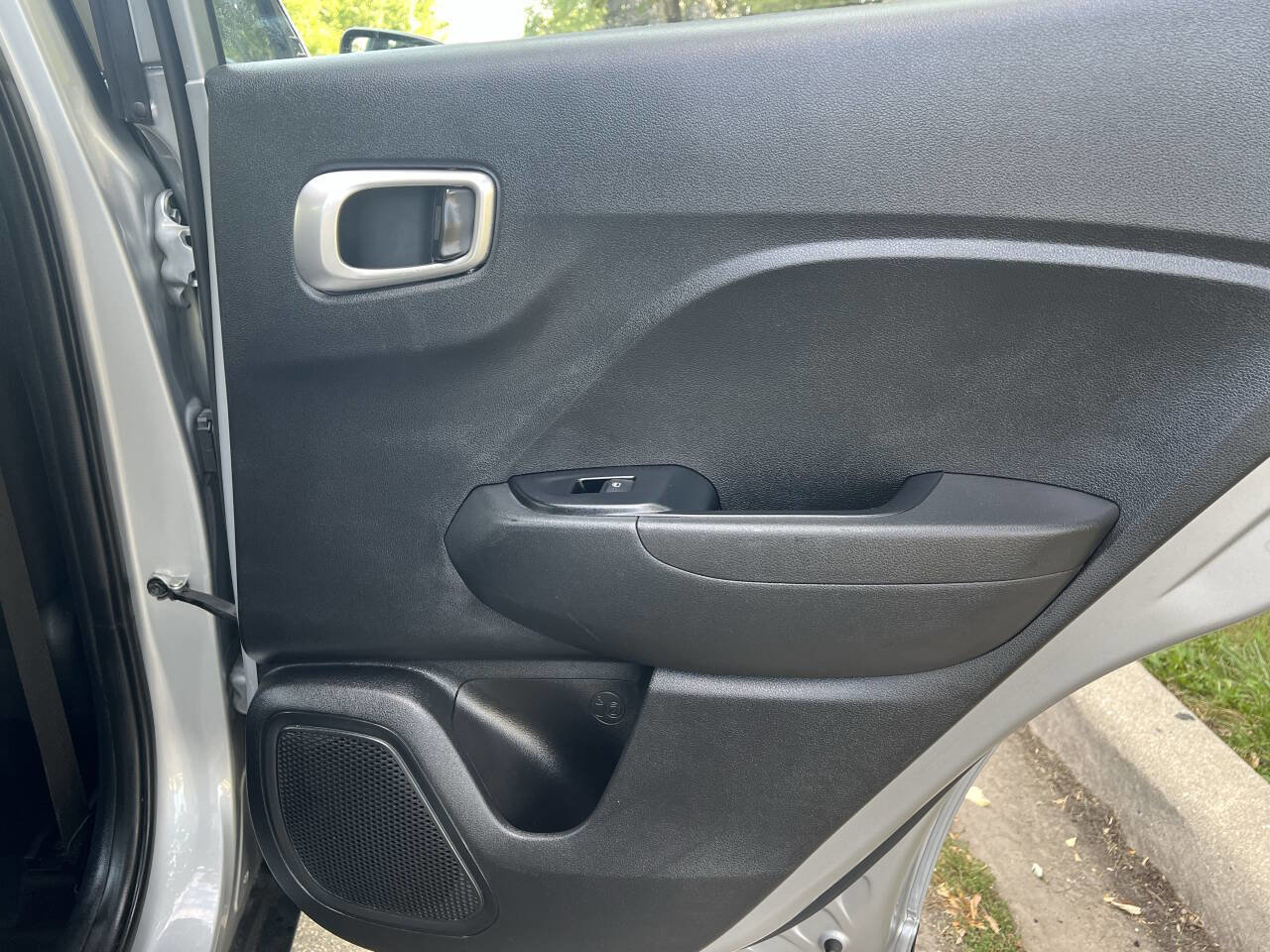 Used 2020 Hyundai Venue SE image 24