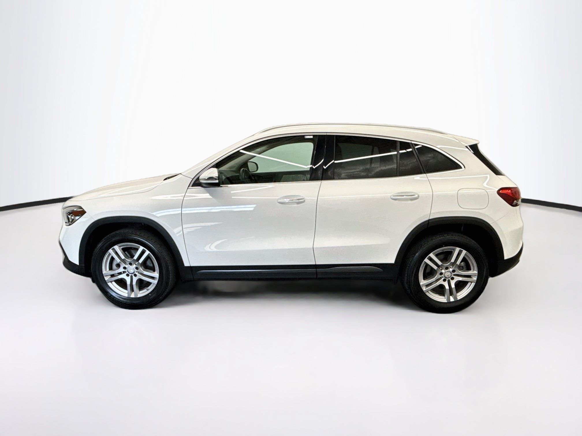 Used 2023 Mercedes-Benz GLA 250 w/ Premium Package image 4