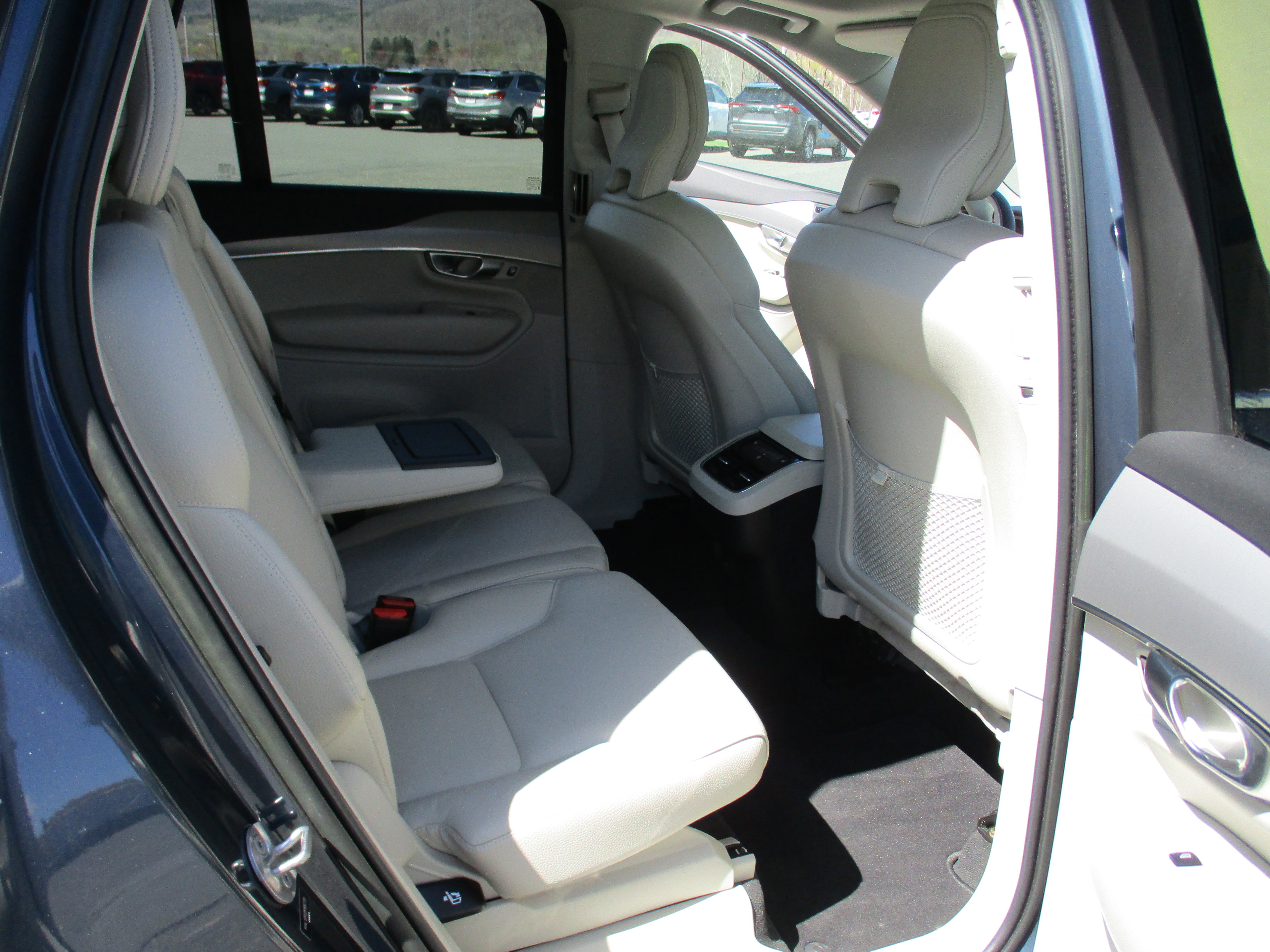 Certified 2023 Volvo XC90 B5 Core w/ Climate Package AWD/4WD image 15