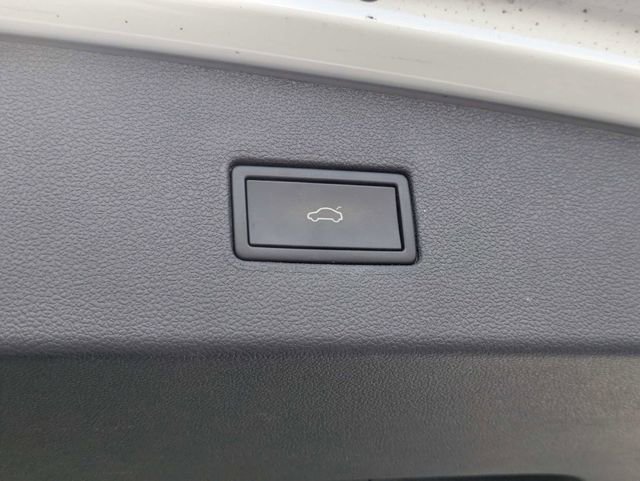 Used 2023 Volkswagen Tiguan SE FWD image 15