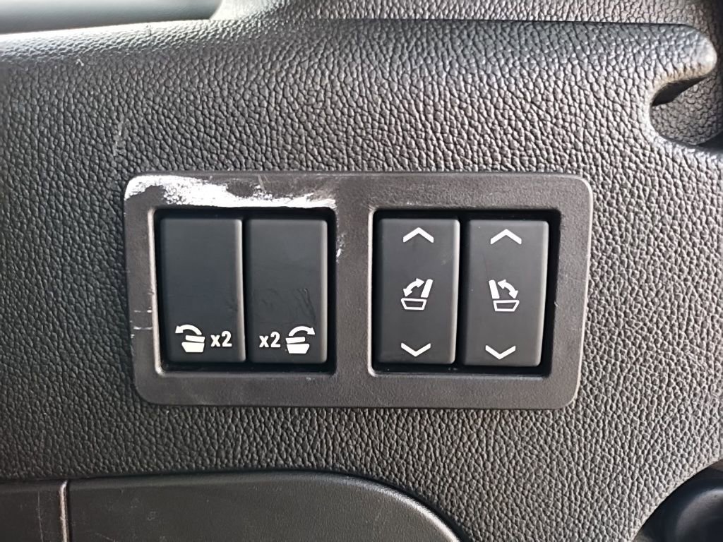 Used 2018 Cadillac Escalade ESV Premium Luxury AWD/4WD image 60