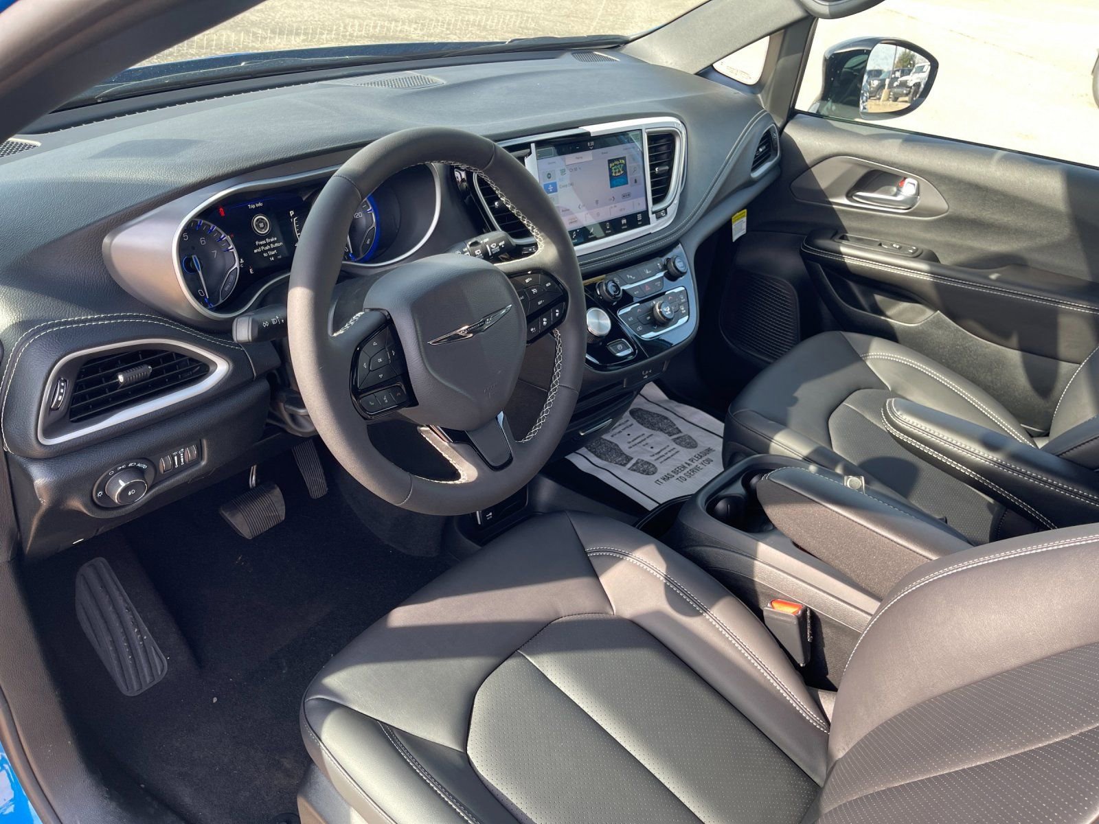 New 2026 Chrysler Pacifica Select w/ S Appearance Package image 10