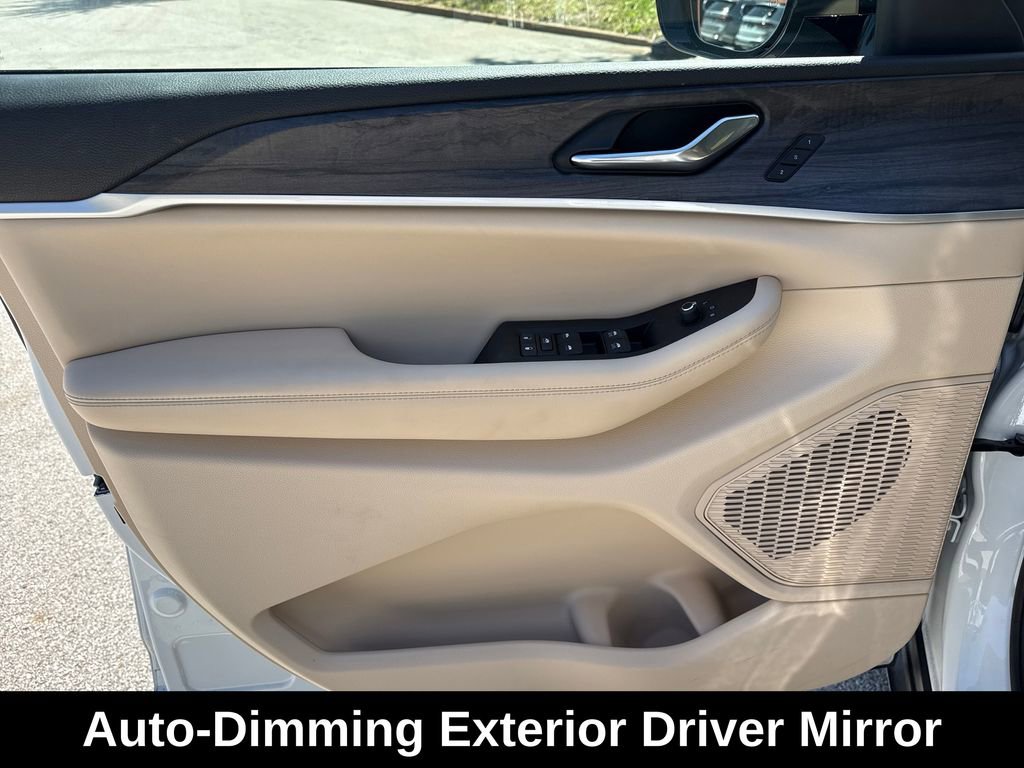 Used 2024 Jeep Grand Cherokee L Limited w/ Luxury Tech Group II AWD/4WD image 14