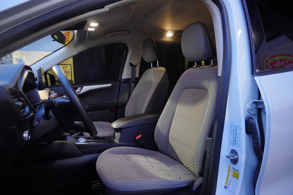 Used 2020 Ford Escape SE image 24