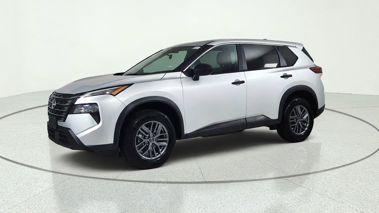 Used 2024 Nissan Rogue S AWD/4WD image 3