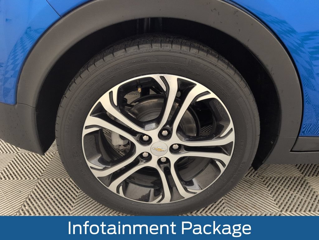 Used 2021 Chevrolet Bolt Premier w/ Infotainment Package FWD image 19