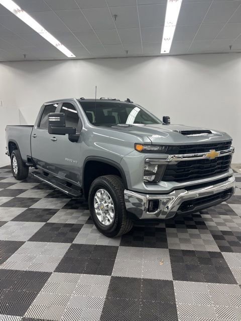 Used 2025 Chevrolet Silverado 3500 LT w/ All Star Edition image 2