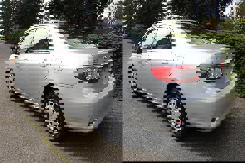 Used 2011 Toyota Corolla LE image 4