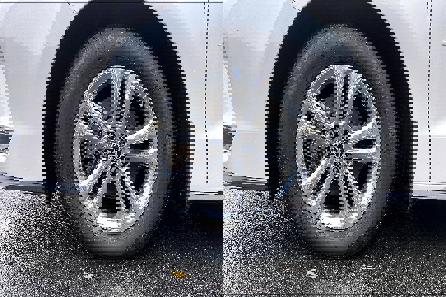 Used 2023 Toyota Sienna XSE image 9