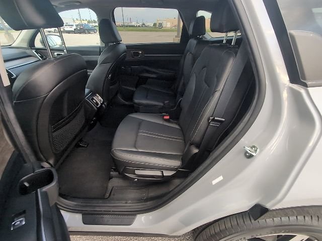 Used 2023 Kia Sorento EX w/ Panoramic Sunroof Package FWD image 10