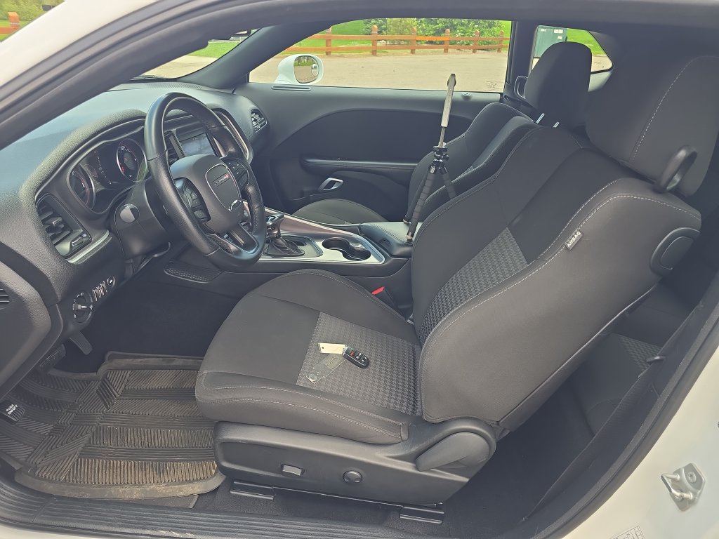 Used 2022 Dodge Challenger R/T RWD image 10
