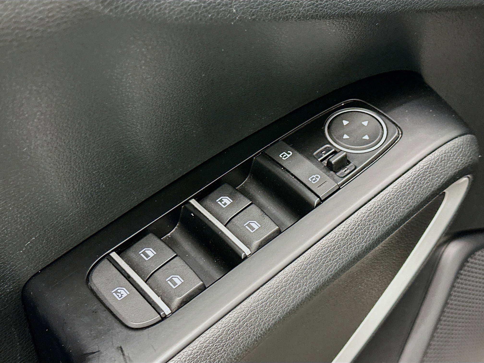 Used 2025 Kia Soul LX w/ LX Technology Package FWD image 15