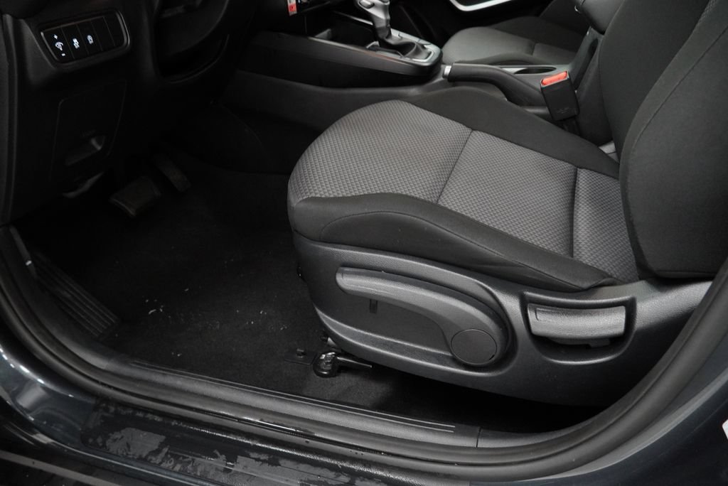 Used 2025 Kia Soul LX w/ LX Technology Package FWD image 24