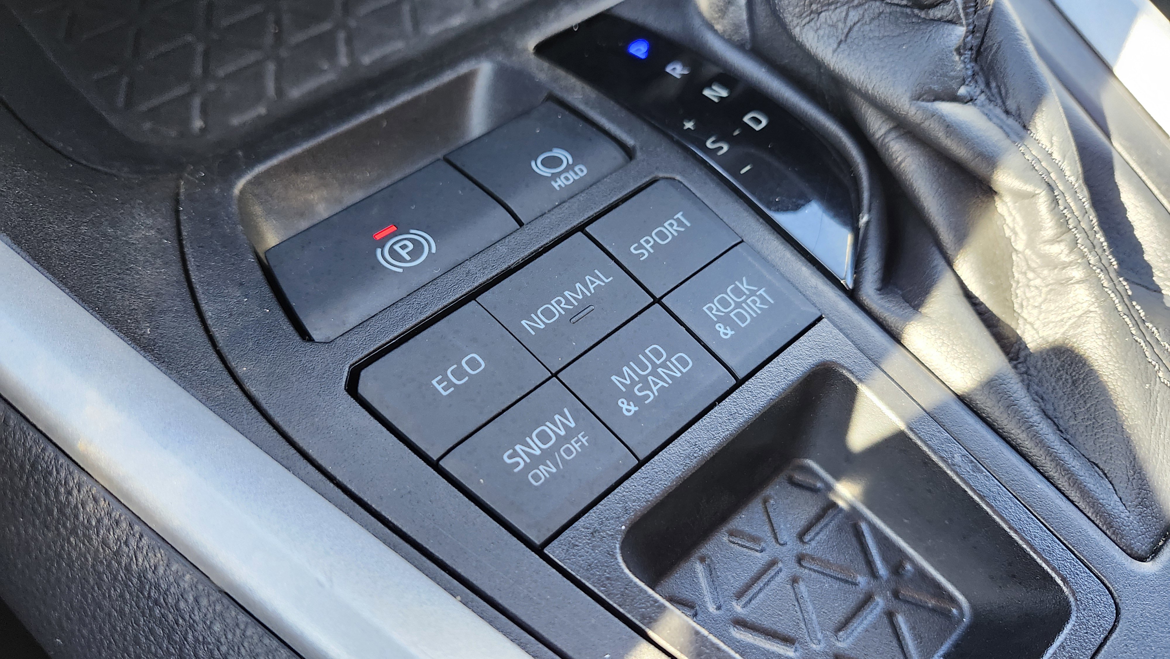 Used 2023 Toyota RAV4 XLE Premium image 11