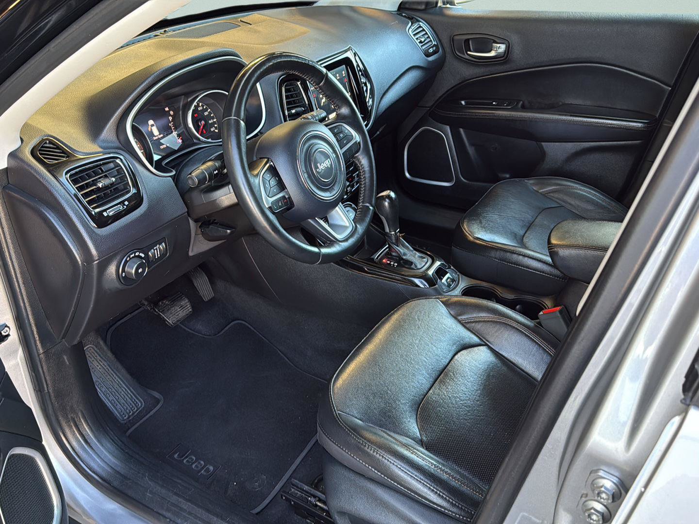 Used 2018 Jeep Compass Limited w/ Safe & Security Group FWD image 22