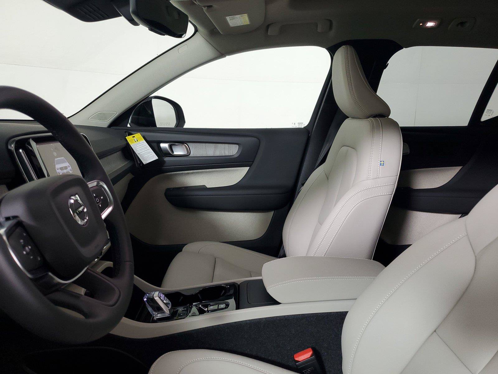 New 2026 Volvo XC40 B4 Plus w/ Protection Package Premier FWD image 22