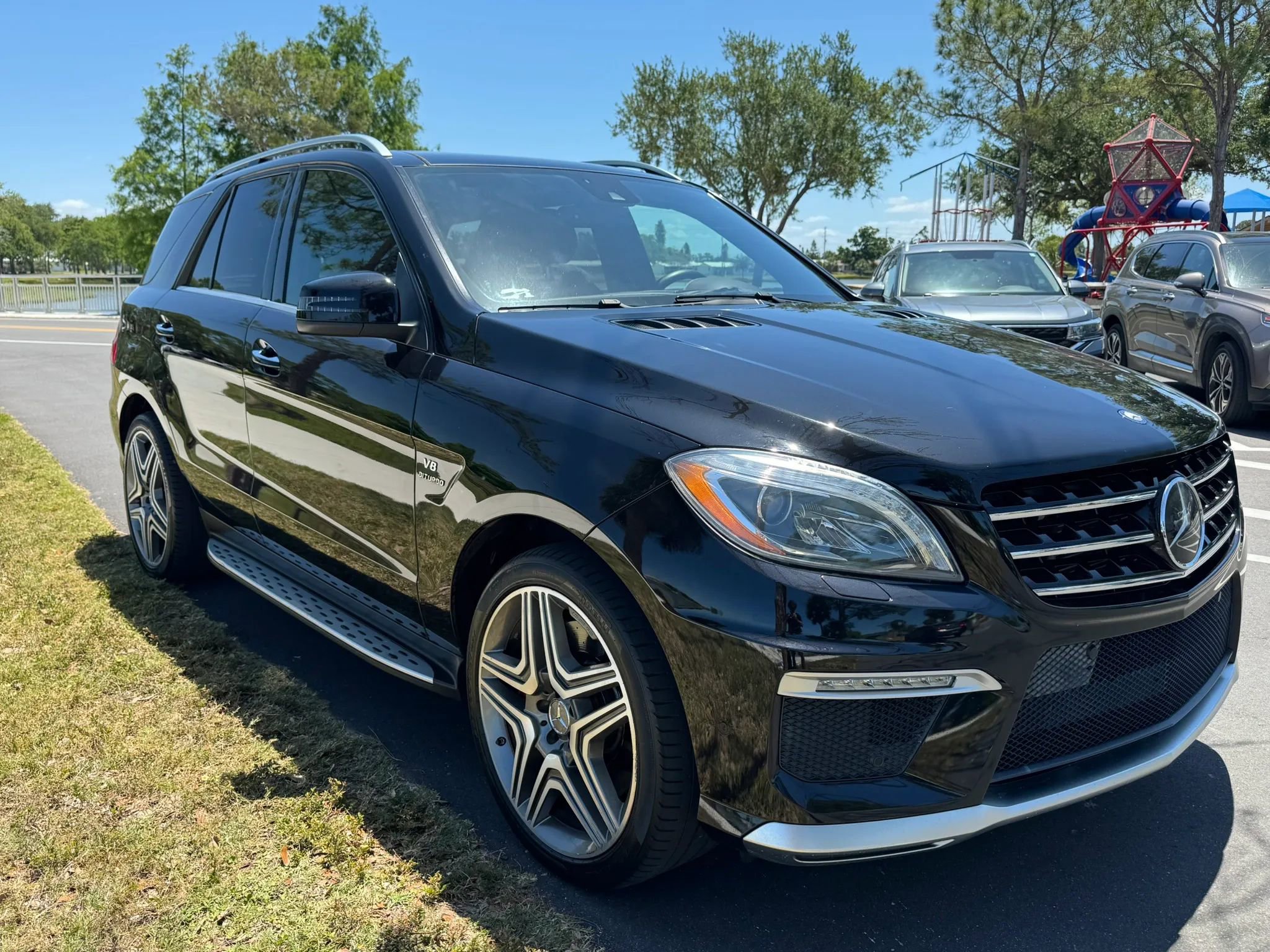 Used 2012 Mercedes-Benz ML 63 AMG 4MATIC w/ AMG Performance Pkg image 8
