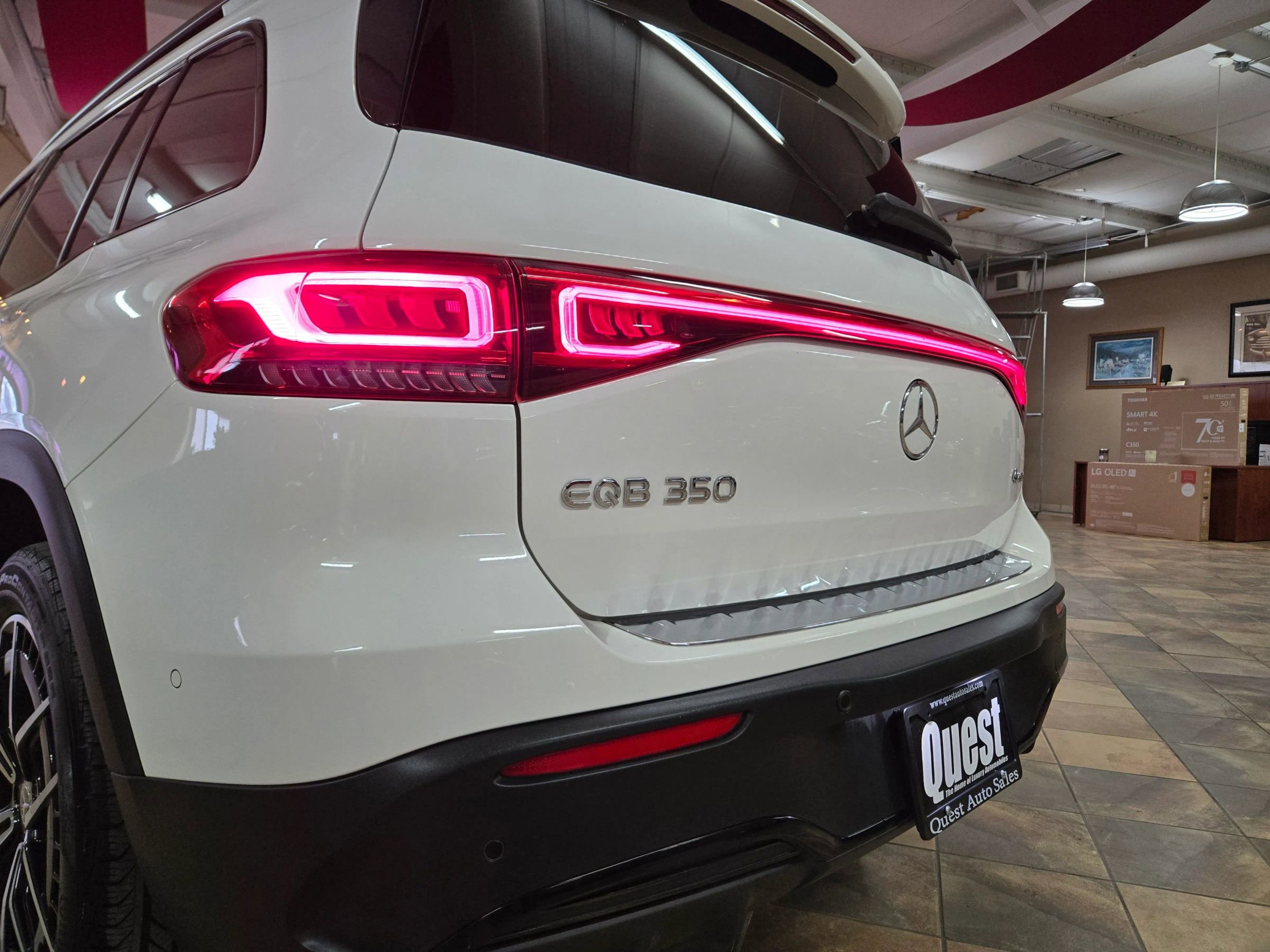 Used 2023 Mercedes-Benz EQB 350 4MATIC SUV image 25