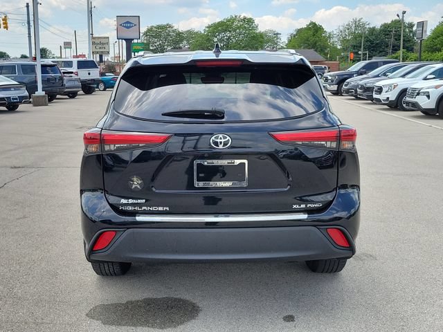 Used 2023 Toyota Highlander XLE AWD/4WD image 5