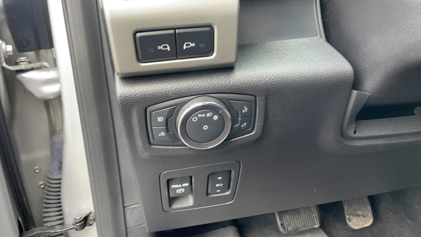 Used 2019 Ford F150 Lariat w/ Equipment Group 502A Luxury AWD/4WD image 21