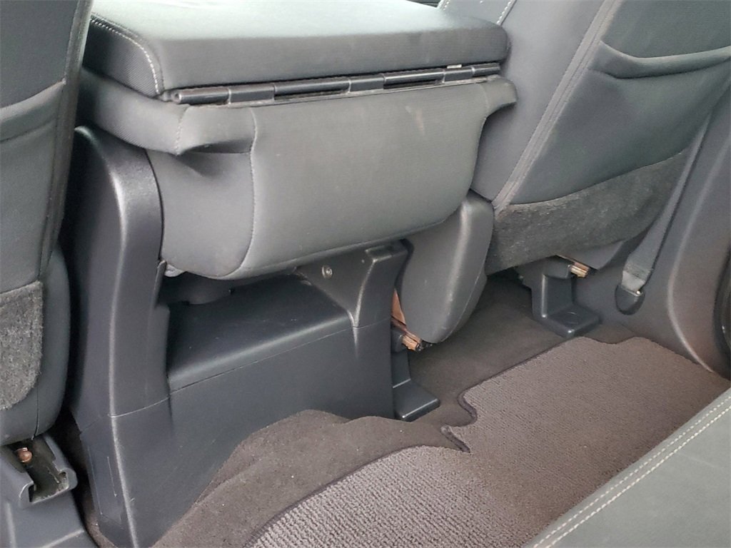 Used 2019 Nissan Titan SV image 12