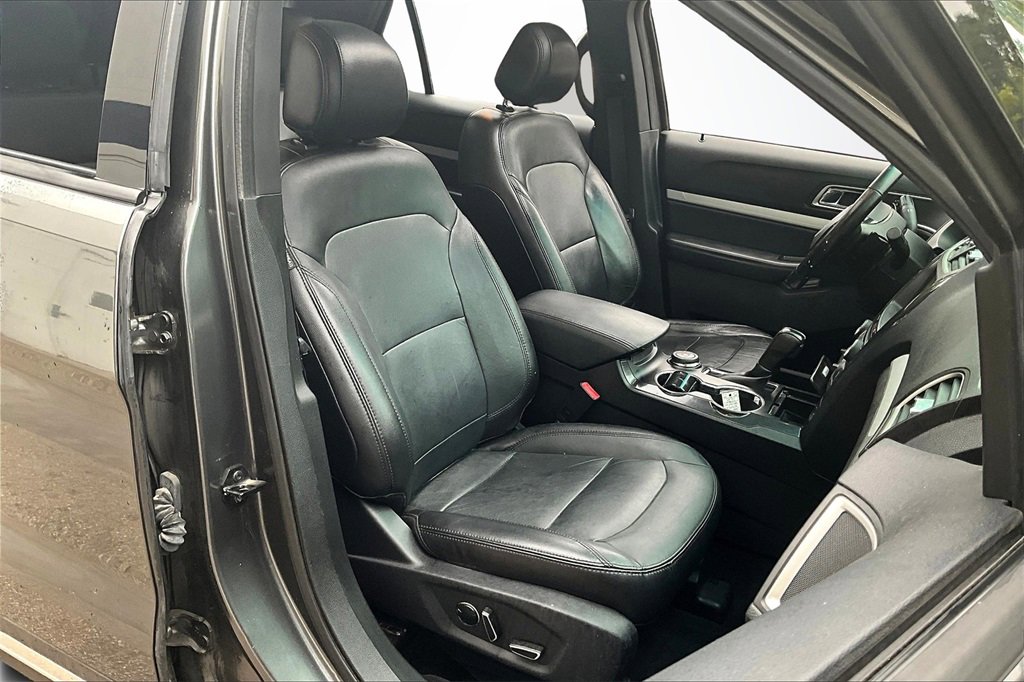 Used 2016 Ford Explorer XLT w/ Equipment Group 202A image 30