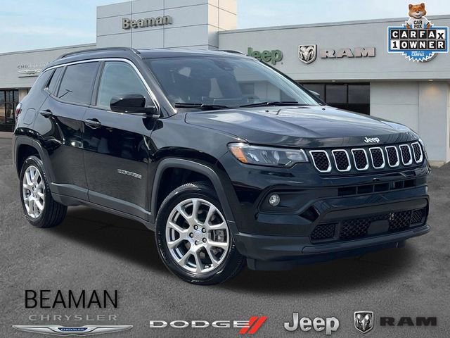 Used 2023 Jeep Compass Latitude image 1