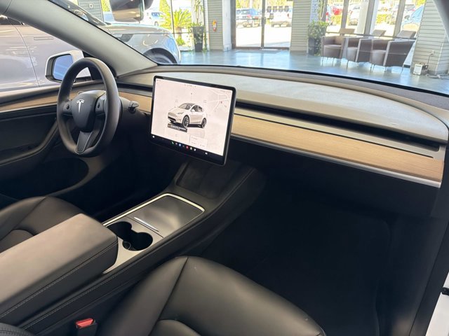 Used 2025 Tesla Model Y Long Range image 21