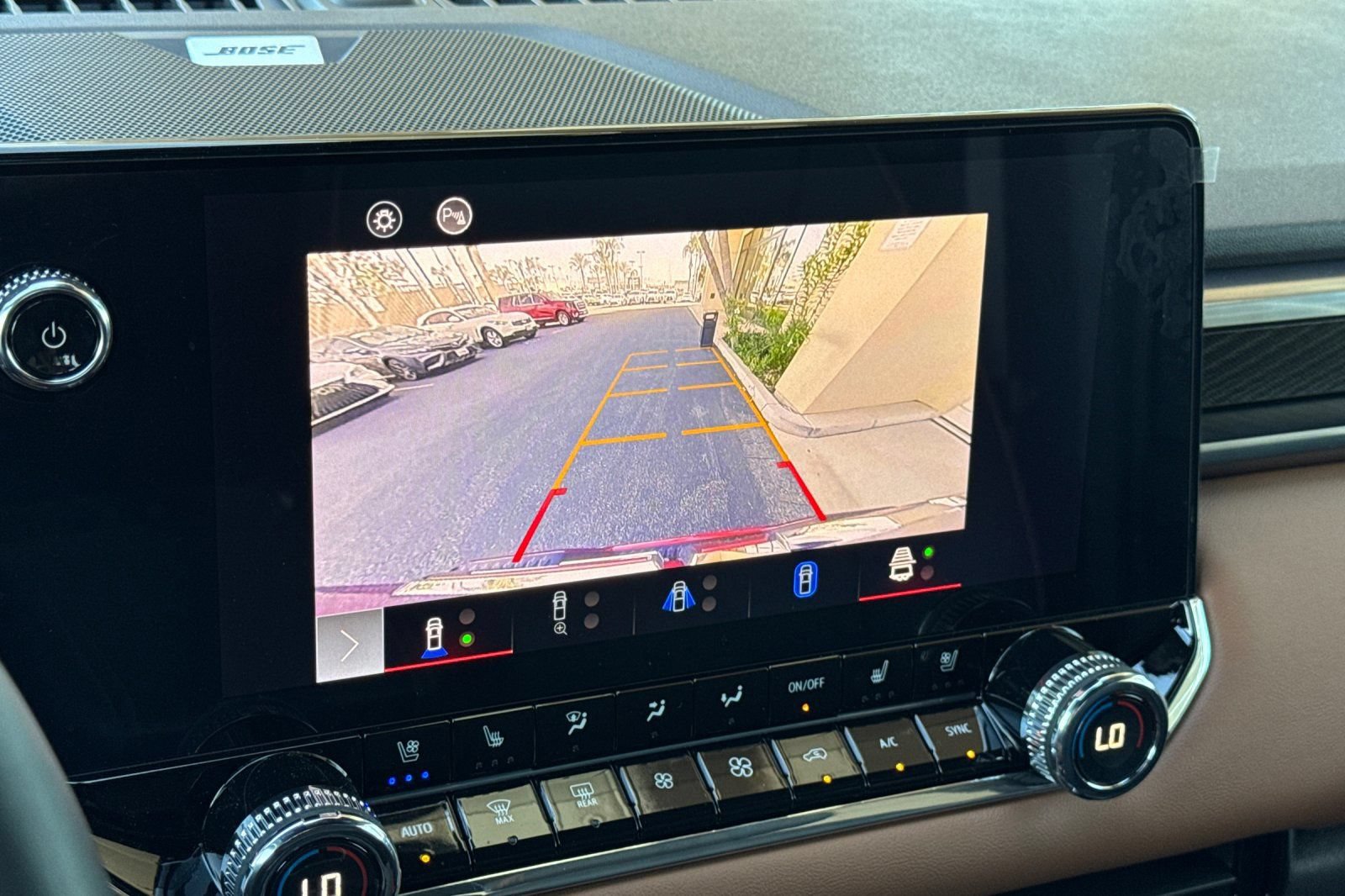 Certified 2023 GMC Canyon AT4 w/ AT4 Premium Package AWD/4WD image 19
