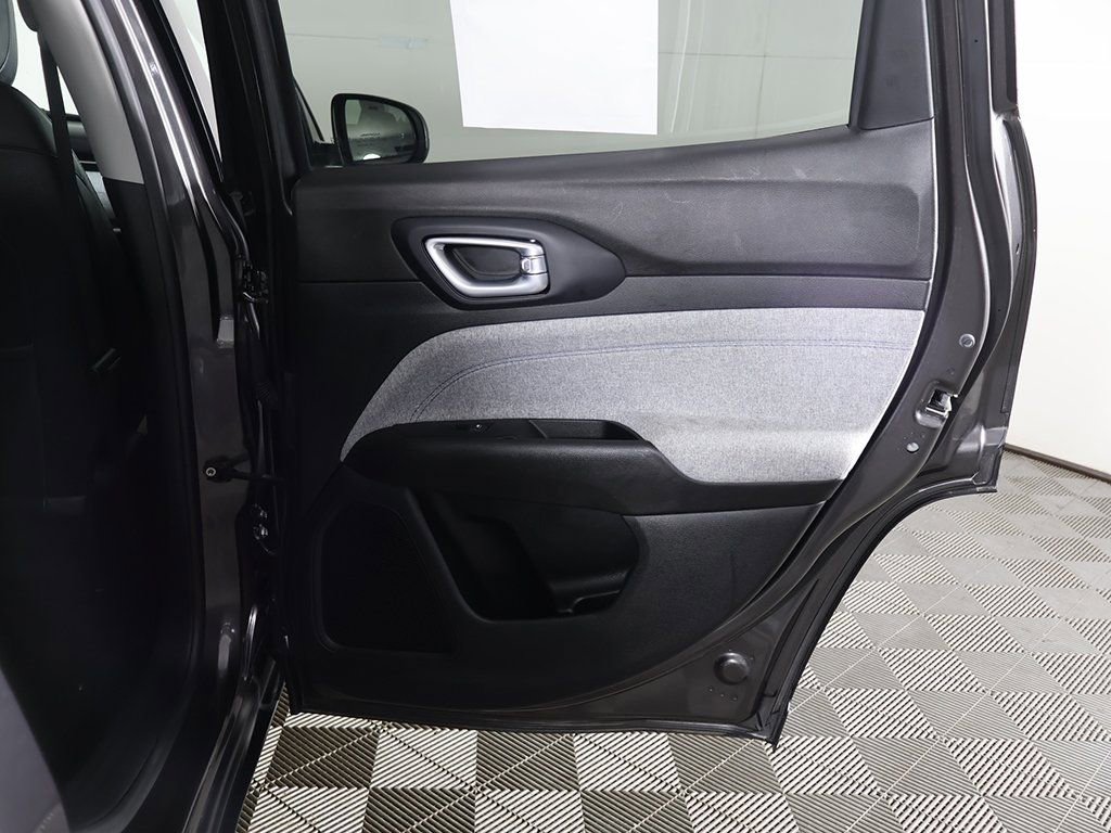 Used 2022 Jeep Compass Latitude image 23