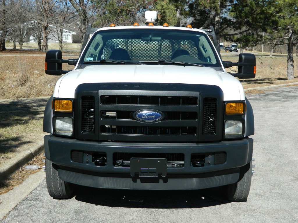Used 2009 Ford F550 2WD Regular Cab Super Duty image 2