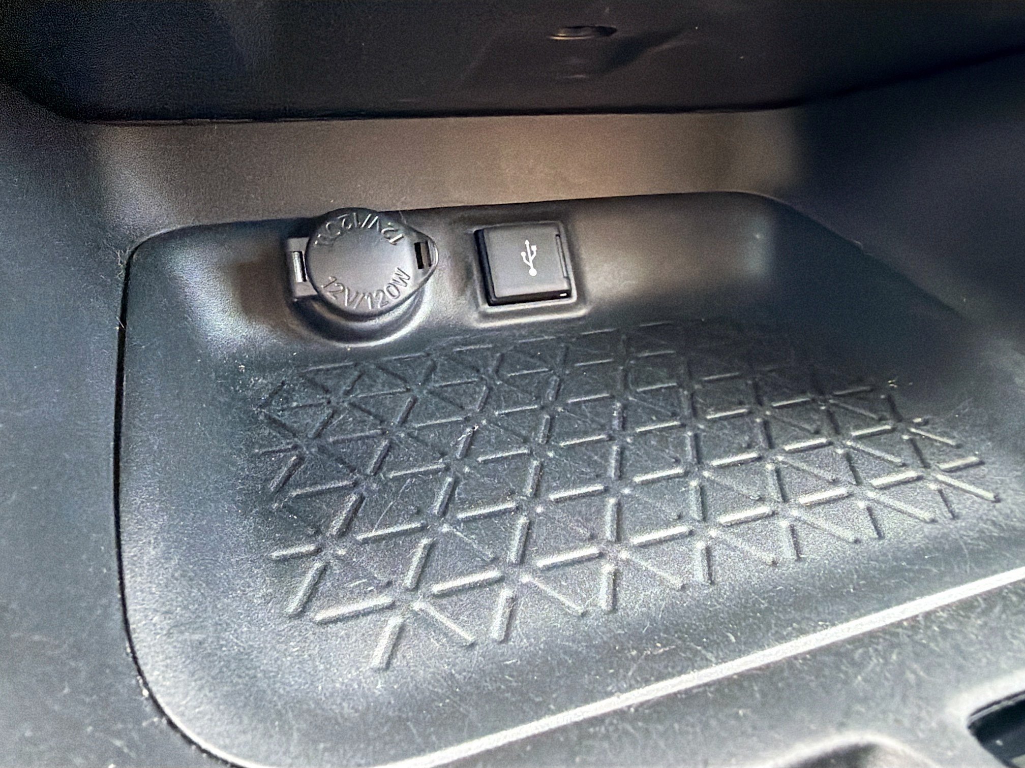 Used 2021 Toyota RAV4 LE FWD image 25
