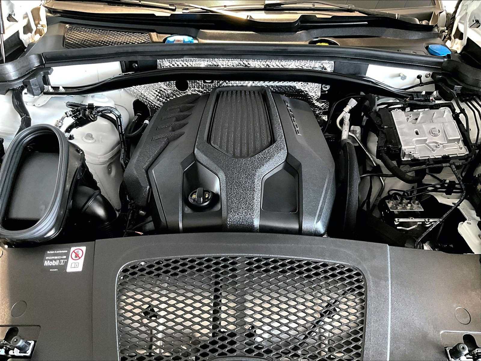 Used 2026 Porsche Macan AWD/4WD image 24