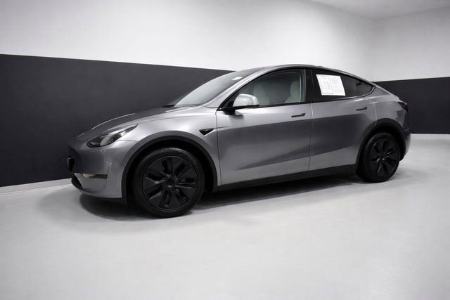 Used 2025 Tesla Model Y Long Range image 2