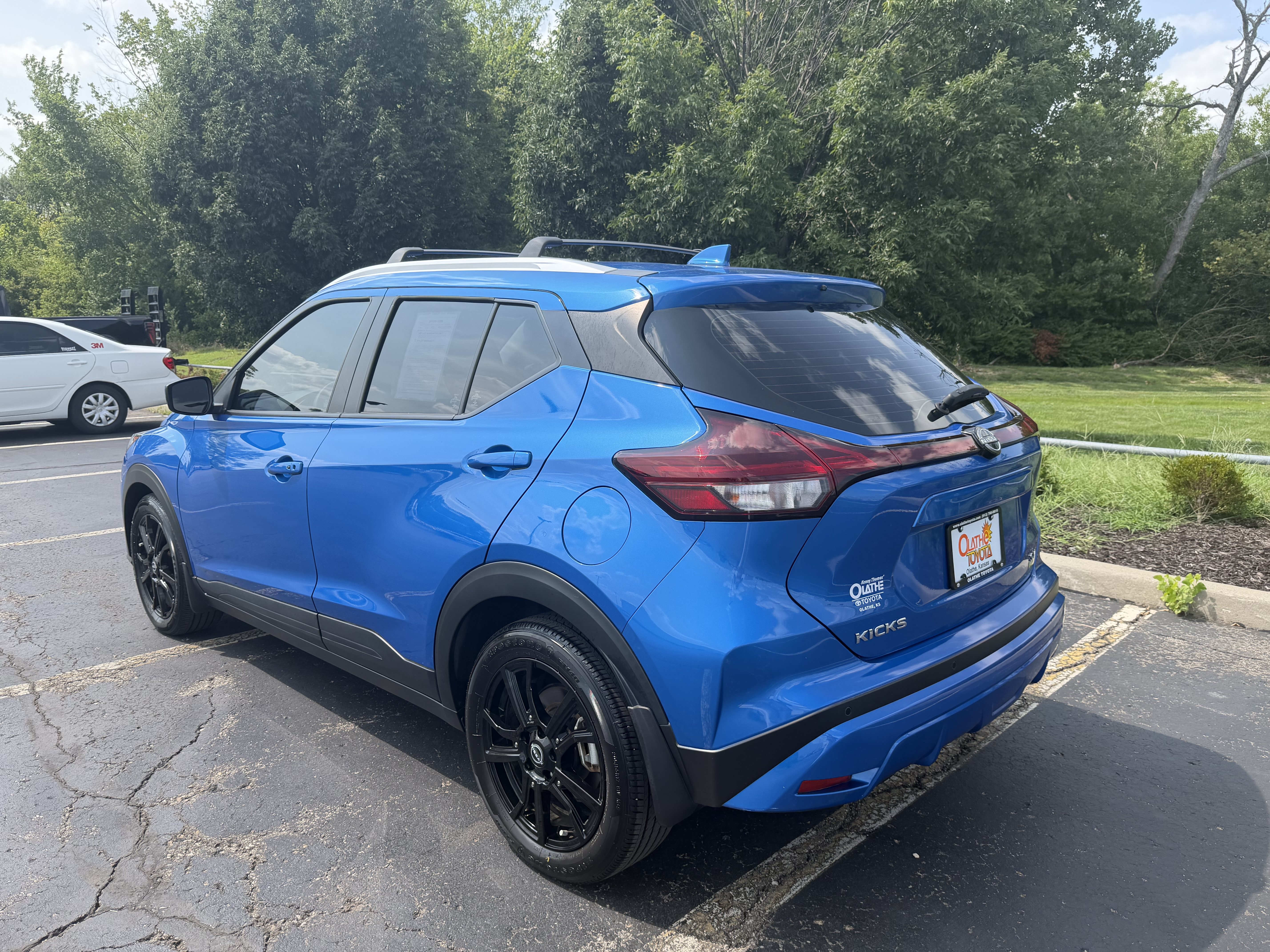 Used 2023 Nissan Kicks SV FWD image 2