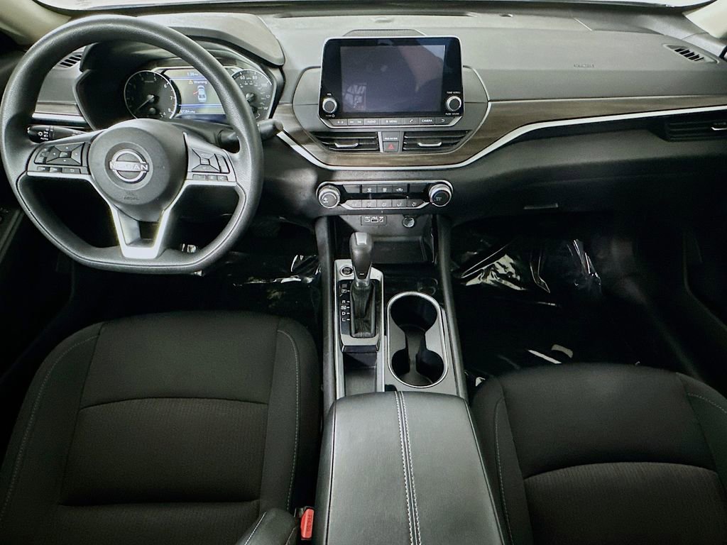 Used 2024 Nissan Altima 2.5 SV FWD image 16