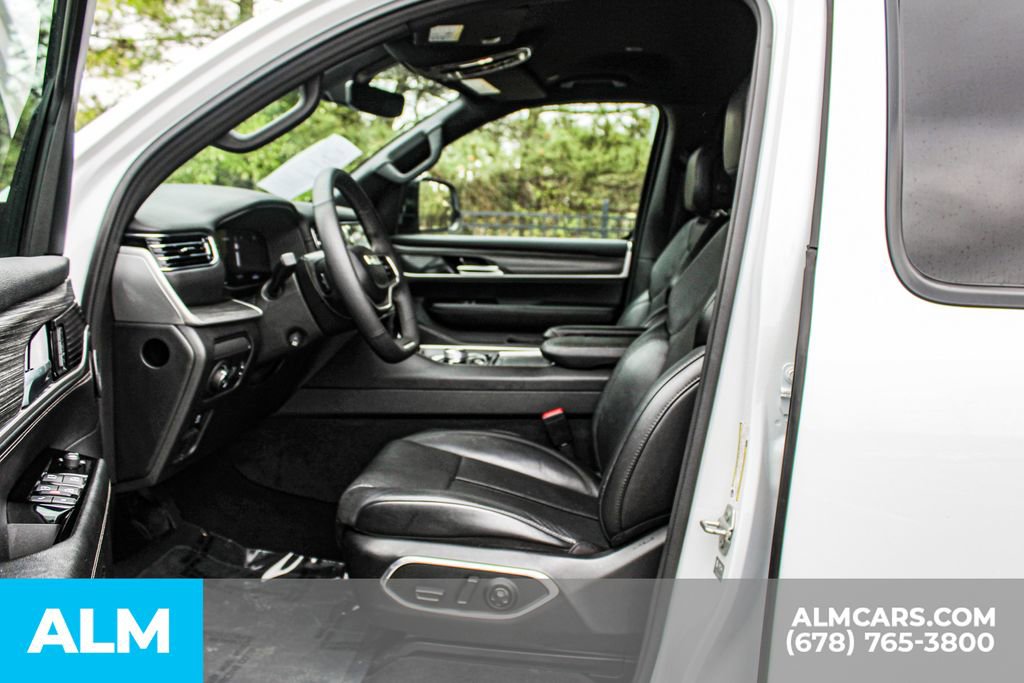 Used 2024 Jeep Wagoneer Series II w/ Flexible Seating Group image 17